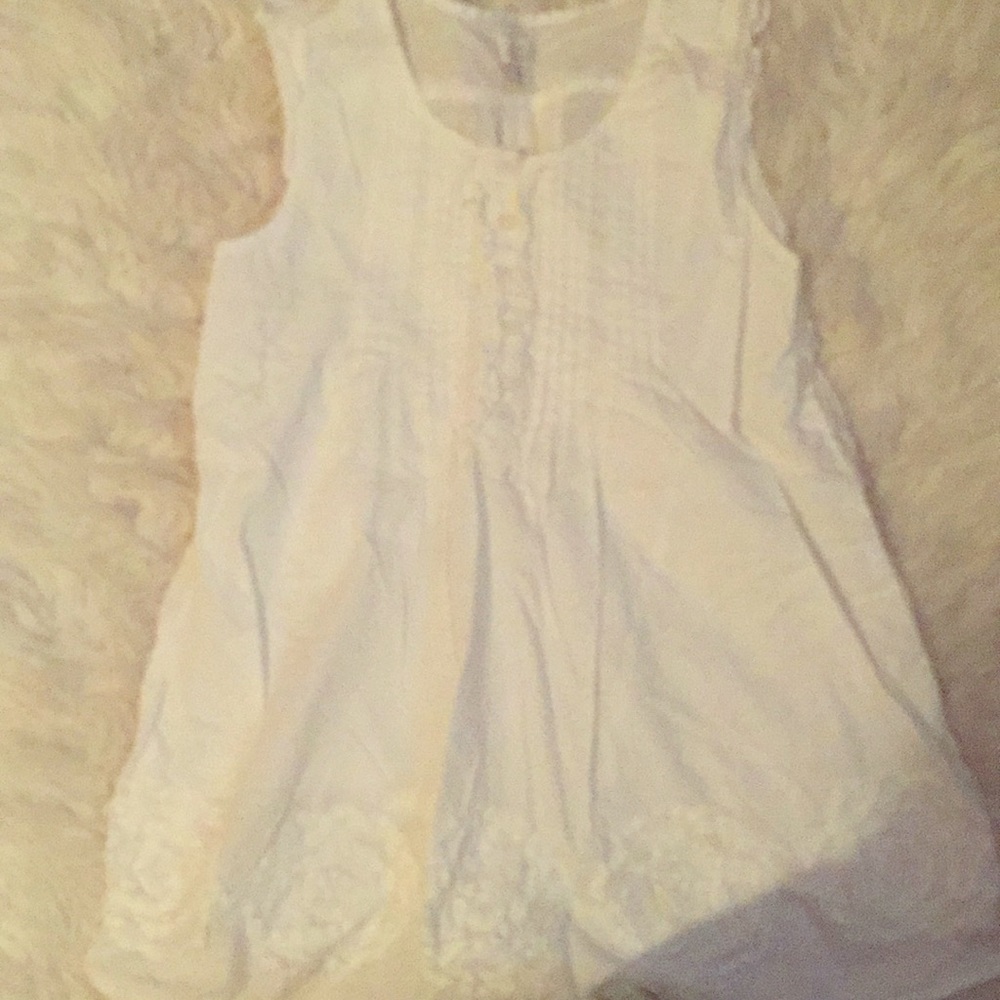 Children place lace shirt